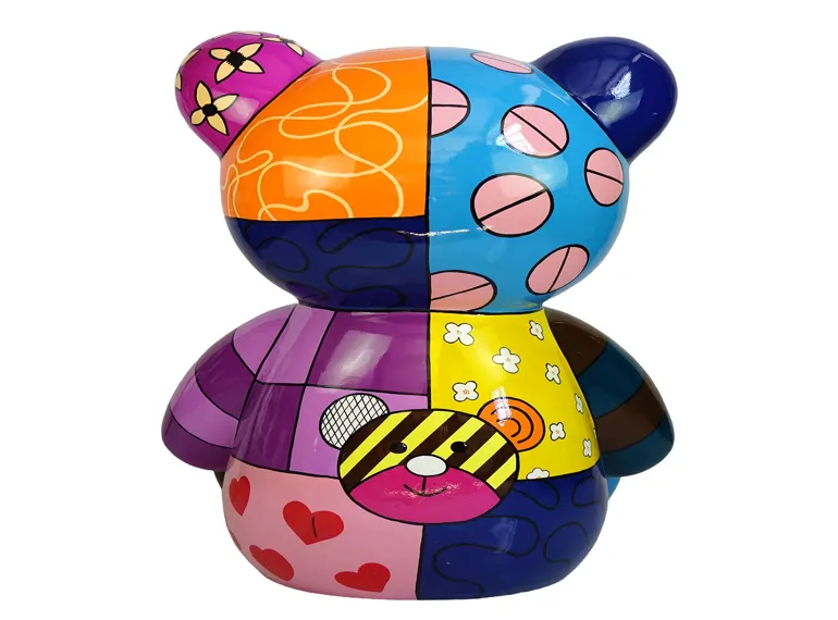 Le même ours pop art en résine vu de dos