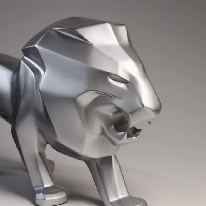 Lion low poly argenté en résine, sculpture animalière contemporaine