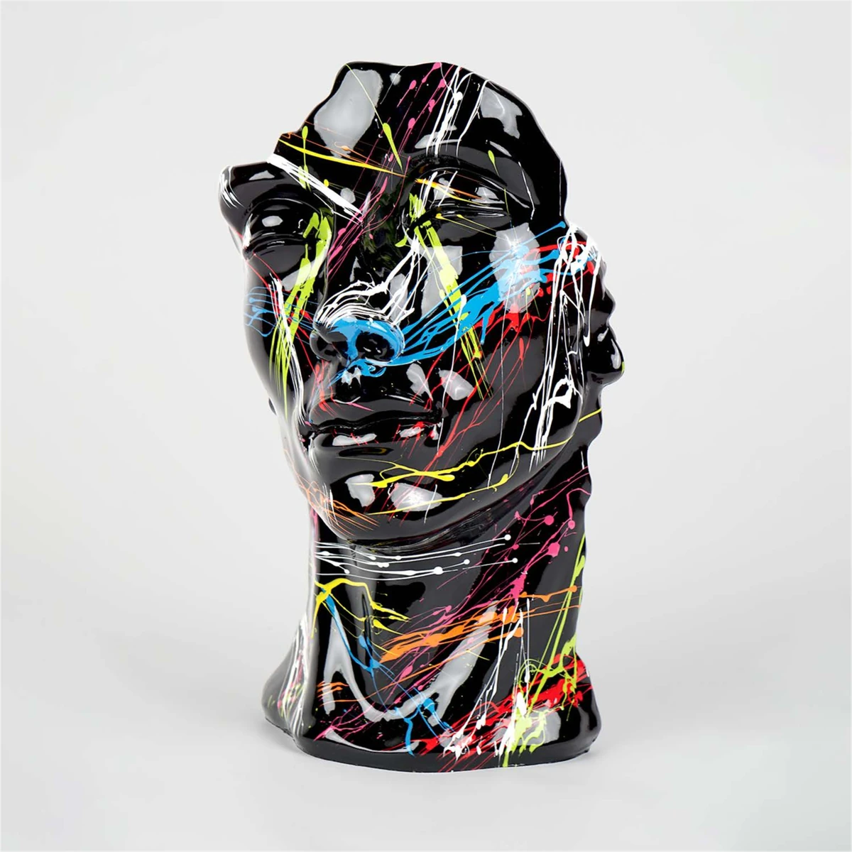 Buste contemporain noir aux projections de couleurs pop art